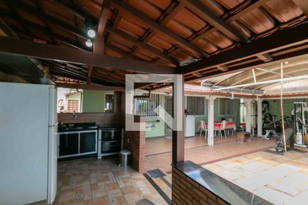 Casa à venda com 420m², 5 quartos e 4 vagasVaranda gourmet
