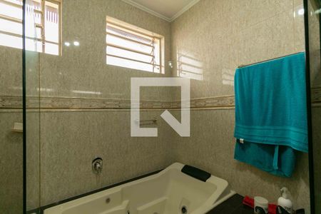 Casa à venda com 420m², 5 quartos e 4 vagasBanheiro da Suíte 1