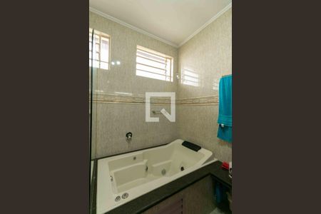 Casa à venda com 420m², 5 quartos e 4 vagasBanheiro da Suíte 1