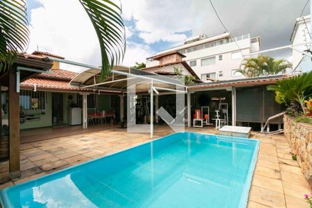 Casa à venda com 420m², 5 quartos e 4 vagasPiscina