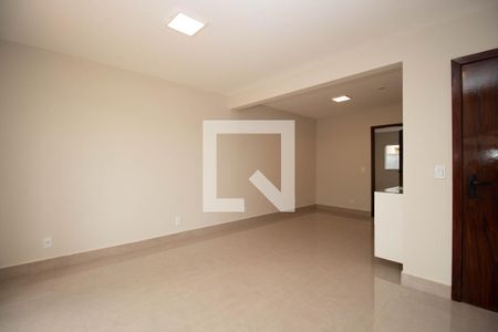 Sala de apartamento para alugar com 2 quartos, 84m² em Qe 38, Brasília