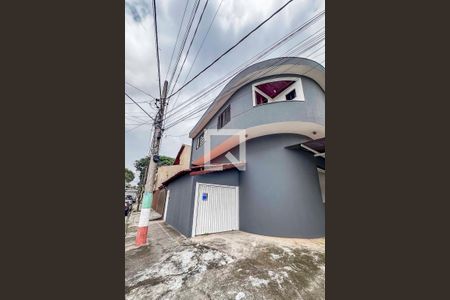 Casa para alugar com 110m², 2 quartos e 1 vaga Casa para alugar com 110m², 2 quartos e 1 vagaFachada