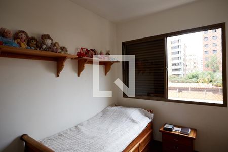 Apartamento à venda com 240m², 4 quartos e 3 vagasQuarto 04