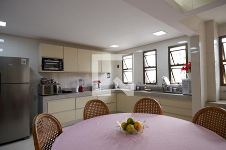 Apartamento à venda com 240m², 4 quartos e 3 vagasCozinha