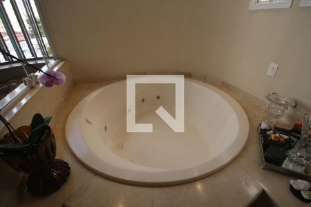 Apartamento à venda com 320m², 4 quartos e 4 vagasBanheiro da Suíte