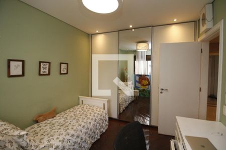 Apartamento à venda com 320m², 4 quartos e 4 vagasQuarto 2