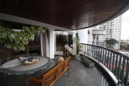 Apartamento à venda com 320m², 4 quartos e 4 vagasSacada