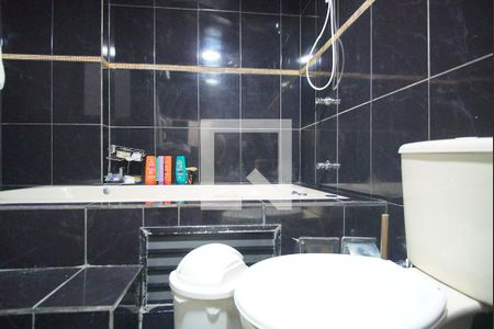 Banheiro da Suíte de apartamento à venda com 1 quarto, 43m² em Morro Santana, Porto Alegre