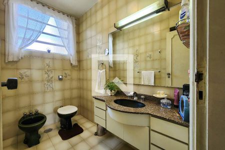 Apartamento à venda com 240m², 3 quartos e 1 vagaBanheiro da Suíte