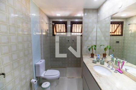 Casa de condomínio para alugar com 370m², 4 quartos e 3 vagasBanheiro Social