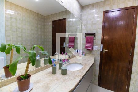 Casa de condomínio para alugar com 370m², 4 quartos e 3 vagasBanheiro Social