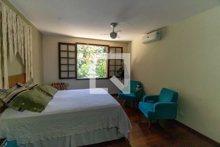 Casa de condomínio para alugar com 370m², 4 quartos e 3 vagasSuíte