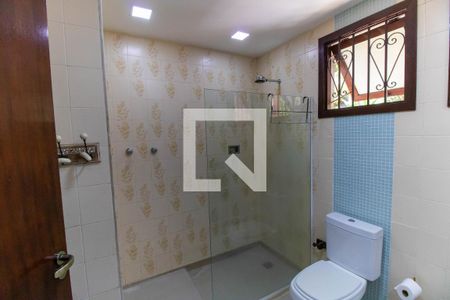 Casa de condomínio para alugar com 370m², 4 quartos e 3 vagasBanheiro da Suíte