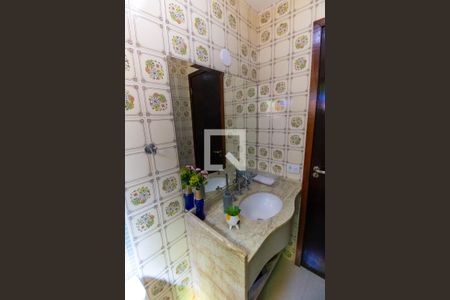 Casa de condomínio para alugar com 370m², 4 quartos e 3 vagasLavabo