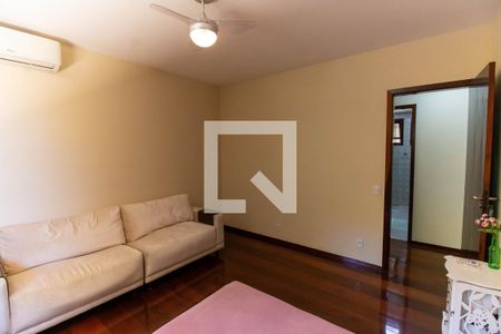 Casa de condomínio para alugar com 370m², 4 quartos e 3 vagasQuarto 2