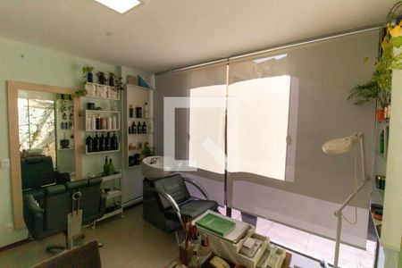 Casa de condomínio para alugar com 370m², 4 quartos e 3 vagasEscritório