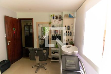 Casa de condomínio para alugar com 370m², 4 quartos e 3 vagasEscritório