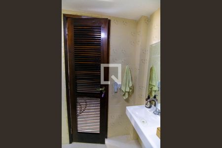 Casa de condomínio para alugar com 370m², 4 quartos e 3 vagasBanheiro Externo