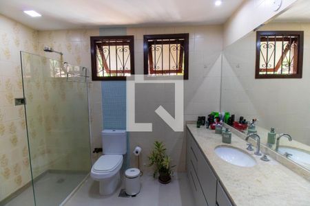 Casa de condomínio para alugar com 370m², 4 quartos e 3 vagasBanheiro da Suíte