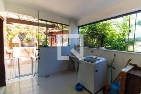 Casa de condomínio para alugar com 370m², 4 quartos e 3 vagasÁrea de Serviço