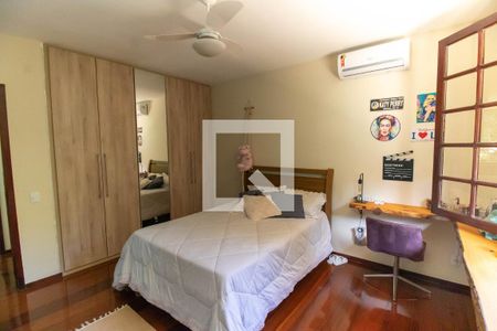 Casa de condomínio para alugar com 370m², 4 quartos e 3 vagasQuarto 1