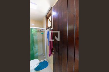 Casa de condomínio para alugar com 370m², 4 quartos e 3 vagasBanheiro de serviço