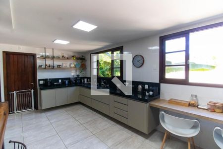 Casa de condomínio para alugar com 370m², 4 quartos e 3 vagasCozinha