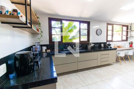 Casa de condomínio para alugar com 370m², 4 quartos e 3 vagasCozinha