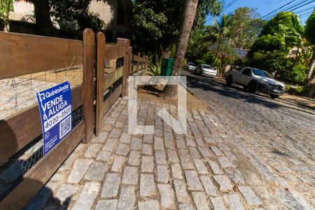 Casa de condomínio para alugar com 370m², 4 quartos e 3 vagasPlaquinha