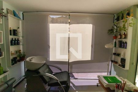 Casa de condomínio para alugar com 370m², 4 quartos e 3 vagasEscritório