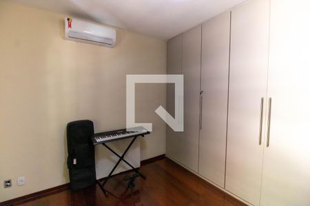 Casa de condomínio para alugar com 370m², 4 quartos e 3 vagasQuarto 3