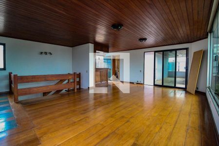 Apartamento à venda com 300m², 3 quartos e 4 vagasSala de TV