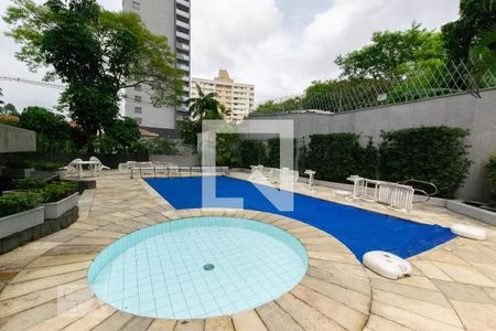 Apartamento à venda com 300m², 3 quartos e 4 vagasÁrea comum - Piscina