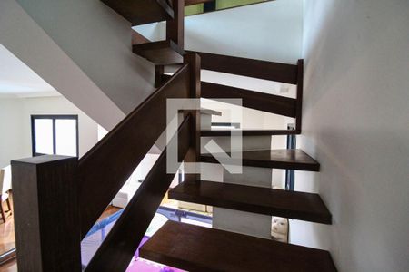 Apartamento à venda com 300m², 3 quartos e 4 vagasEscadas