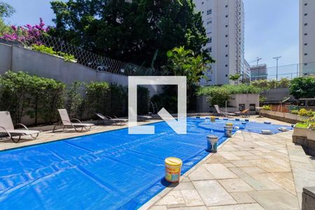 Apartamento à venda com 300m², 3 quartos e 4 vagasÁrea comum - Piscina