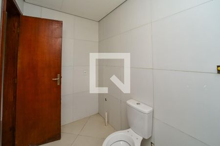 Banheiro da Suíte de casa para alugar com 3 quartos, 120m² em Mário Quintana, Porto Alegre