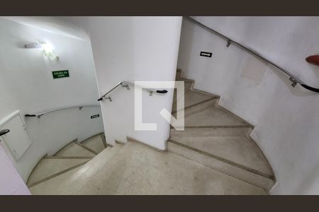 Apartamento para alugar com 101m², 3 quartos e 1 vaga Apartamento para alugar com 101m², 3 quartos e 1 vagaEscada