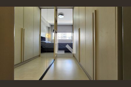 Apartamento para alugar com 101m², 3 quartos e 1 vaga Apartamento para alugar com 101m², 3 quartos e 1 vagaCloset da suíte