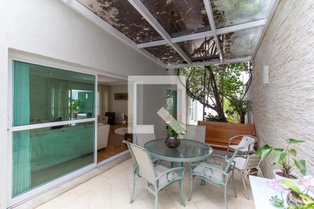 Casa à venda com 413m², 5 quartos e 3 vagasVaranda