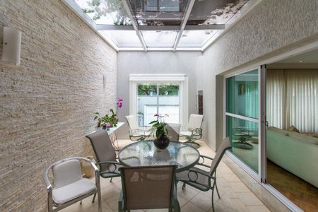 Casa à venda com 413m², 5 quartos e 3 vagasVaranda