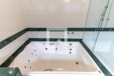 Casa à venda com 413m², 5 quartos e 3 vagasBanheiro da Suíte 5