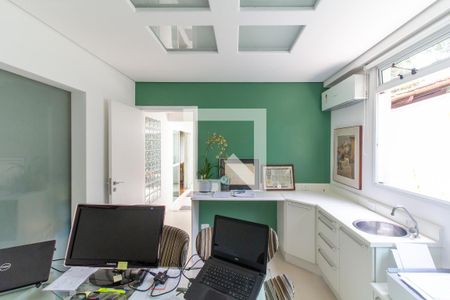 Casa à venda com 413m², 5 quartos e 3 vagasEscritório