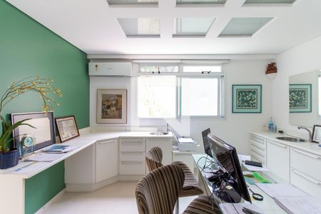 Casa à venda com 413m², 5 quartos e 3 vagasEscritório