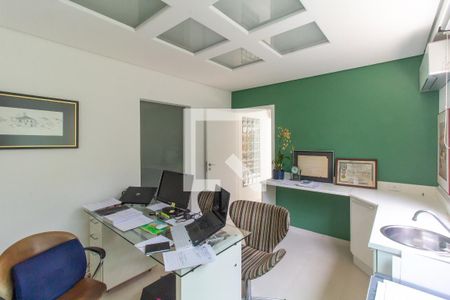 Casa à venda com 413m², 5 quartos e 3 vagasEscritório