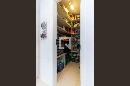 Casa à venda com 413m², 5 quartos e 3 vagasDespensa