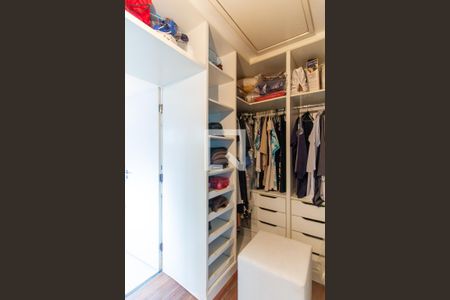 Casa à venda com 413m², 5 quartos e 3 vagasCloset da suíte 5
