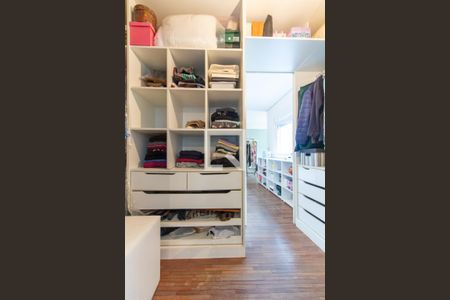 Casa à venda com 413m², 5 quartos e 3 vagasCloset da suíte 5