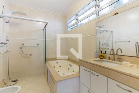 Casa à venda com 413m², 5 quartos e 3 vagasBanheiro da Suíte 1