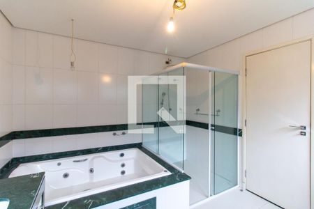 Casa à venda com 413m², 5 quartos e 3 vagasBanheiro da Suíte 5