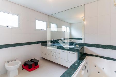 Casa à venda com 413m², 5 quartos e 3 vagasBanheiro da Suíte 5